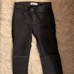 Black skinny jeans.